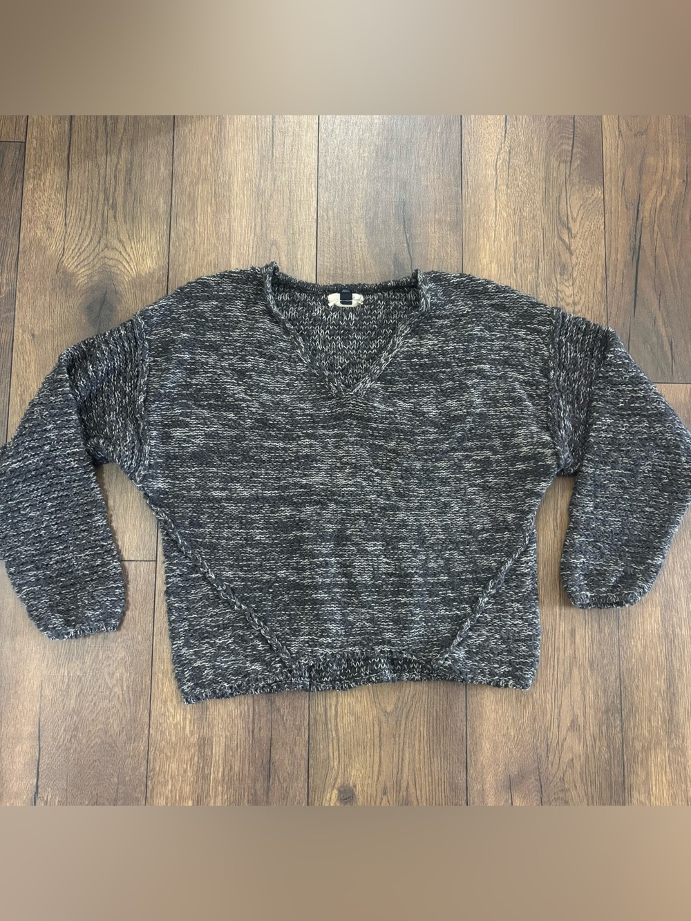 Universal Thread Marled Gray V-Neck Long Sleeve Sweater, Size M